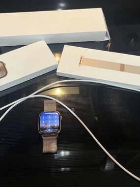 Apple Watch Series 10 GPS
+ Cellular 46mm Gold
Titanium Case with Gold
Milanese